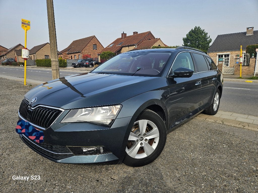 SKODA SUPERB 1.6 TDI EURO 6B GPS CAMÉRA FAIBLE KILOMÉTRAGE, Autos, Cuir, Achat, Boîte manuelle, Diesel