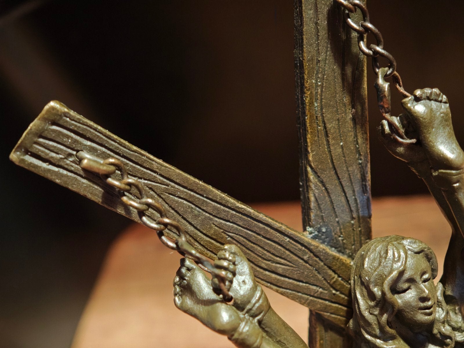 🍀 Statue en bronze « Lié à la croix » d'après J. Patoue 🍀, Enlèvement ou Envoi, Bronze