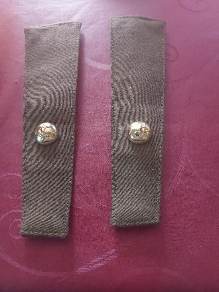2 bandoulières de l'armée belge avec bouton en cuivre, Collections, Enlèvement ou Envoi, Armée de terre
