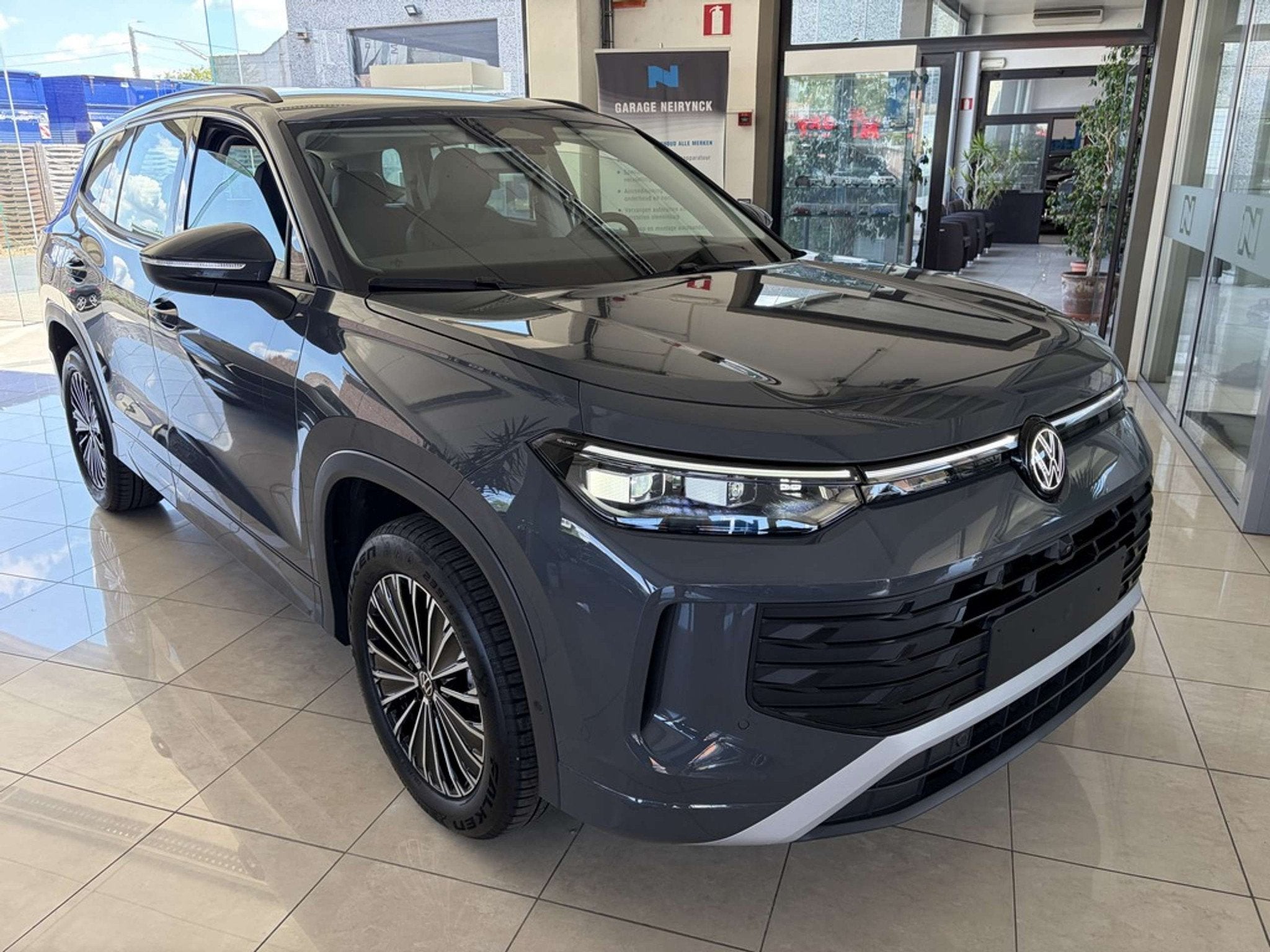 Volkswagen Tayron Tayron 1.5 eTSI mHEV ACT Life Business Pre, Auto's, Stof, 4 cilinders, 7 zetels, Bedrijf