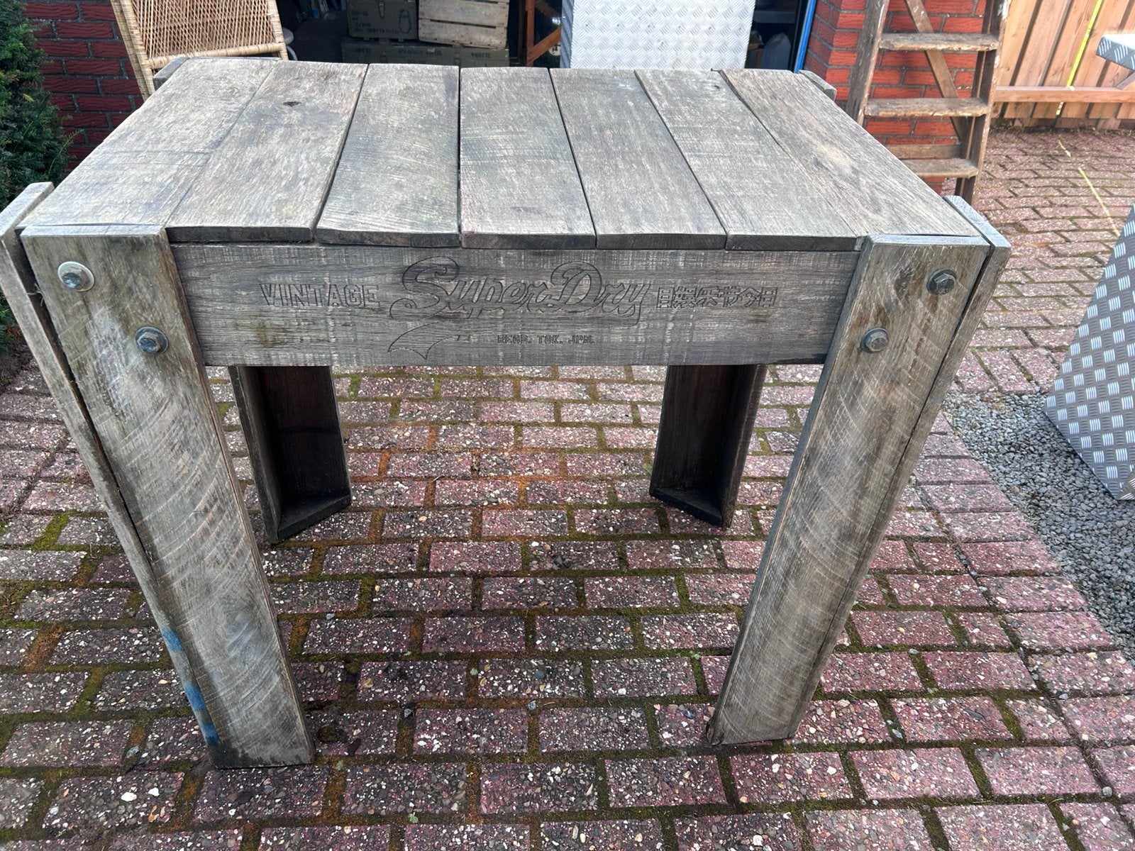 Hoge steigerhouten tafel uniek Superdry clothing, Ophalen, Gebruikt