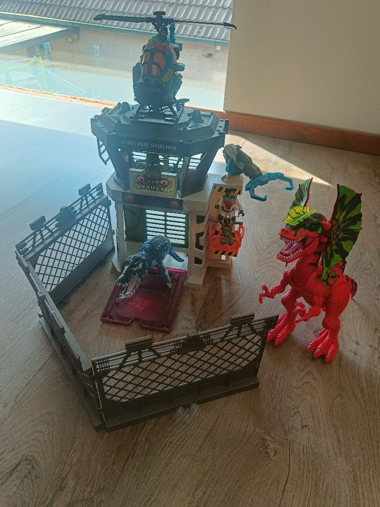 Poste de contrôle de Dino Valley, Enfants & Bébés, Enlèvement, Comme neuf