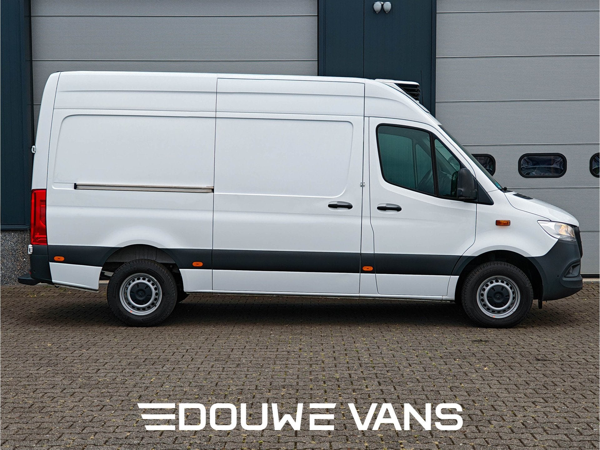 Mercedes-Benz Sprinter 317 L2H2 Automaat LED Koelwagen Carri, Auto's, Automaat, Gebruikt, Zwart, 4 cilinders