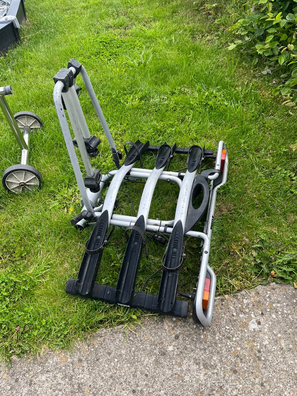 Porte vélos thules 3 vélos, Autos : Divers, Porte-vélos, Support d'attelage, 3 vélos ou plus, Vélo électrique, Enlèvement