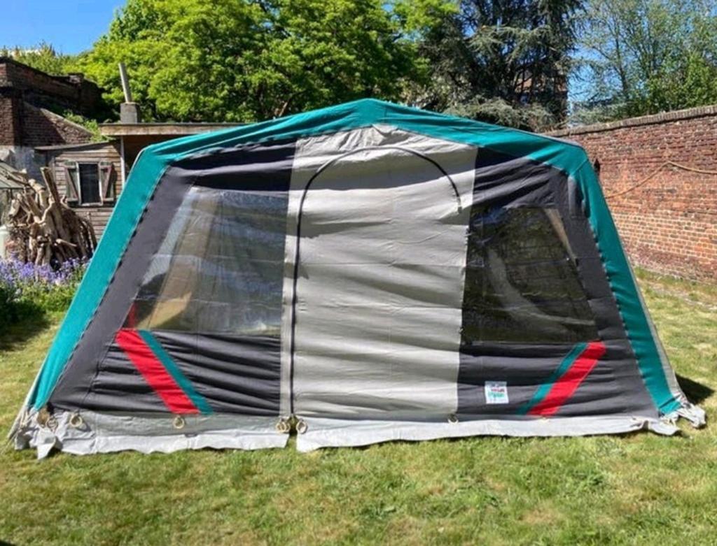 Familie tent gezinstent  in nieuwstaat, Verzenden, Zo goed als nieuw, Meer dan 6