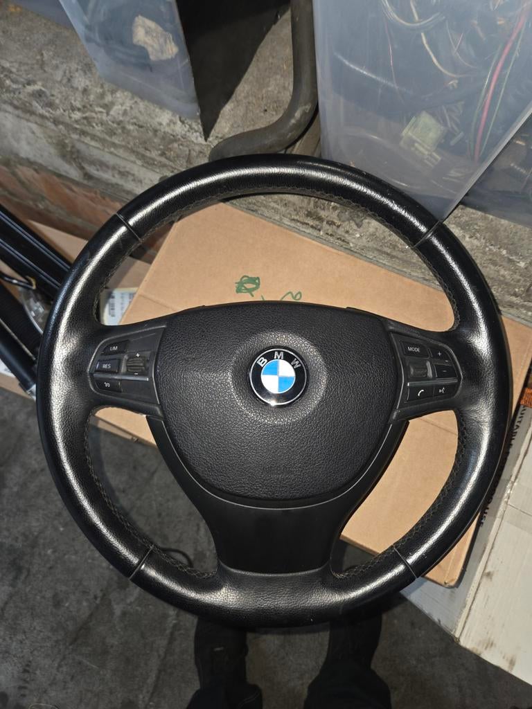 Volant bmw, Enlèvement, BMW