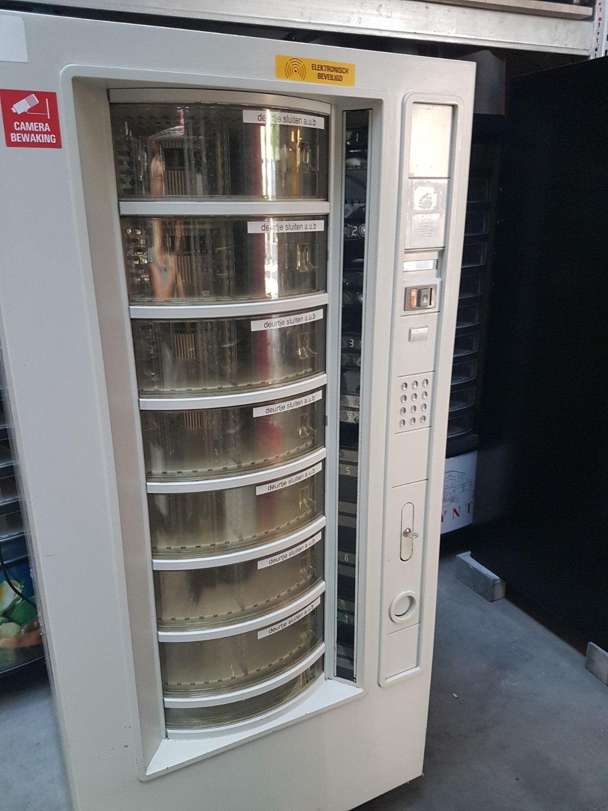 aardbeien/ honing automaat gekoeld, Verzamelen, Ophalen
