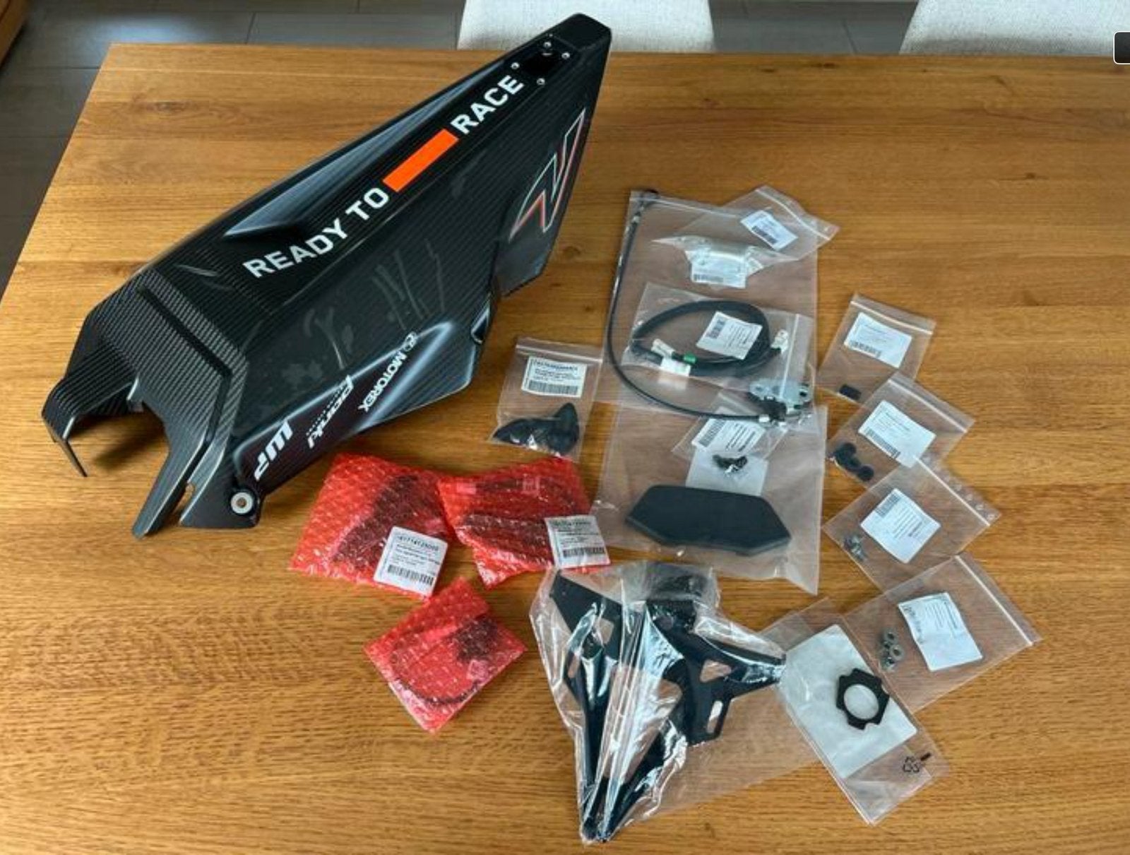Sous-queue RR entièrement en carbone KTM 1290/1390 NOUVEAU !, Motos, Enlèvement ou Envoi, Comme neuf