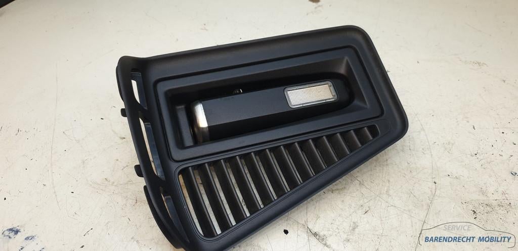 Lampe torche de secours 308 Peugeot 89038571B, support 3008, Taurusavenue 1
2132 LS  Hoofddorp, NL, Stellantis N.V., Utilisé, Contact.group@renault.com