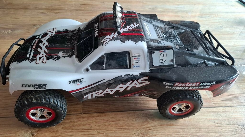 rc auto, Échelle 1:10, Enlèvement ou Envoi, Voiture off road, Comme neuf