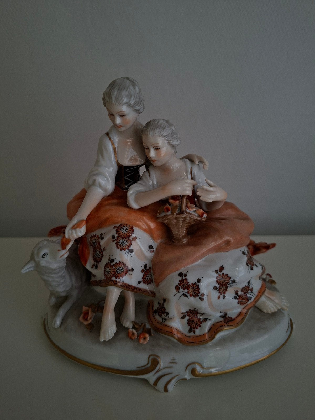 beeldje dames, Antiquités & Art, Antiquités | Porcelaine, Enlèvement