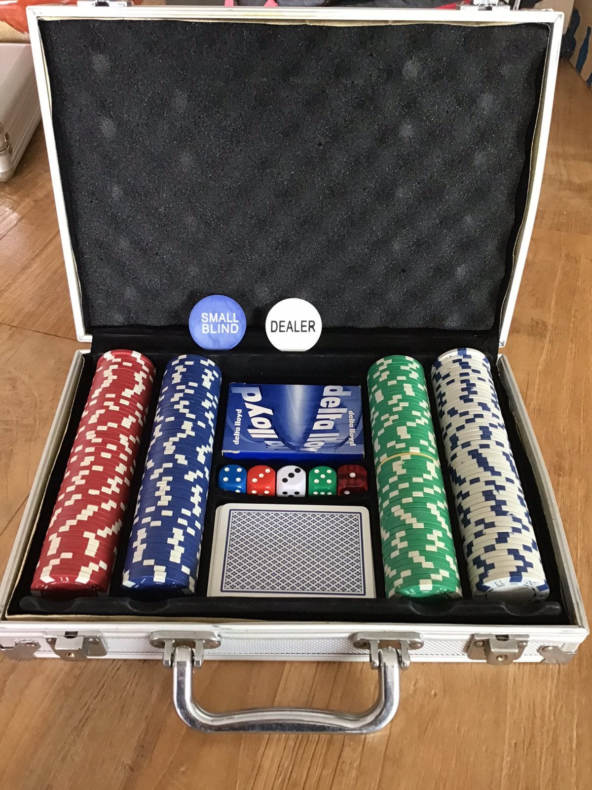 Jetons  (200) pour poker avec valisette, Enlèvement ou Envoi, Comme neuf