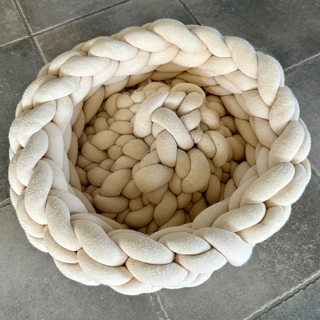 Kattenmandje geweven, Dieren en Toebehoren, Kattenmanden, Ophalen of Verzenden, Zo goed als nieuw, Katoen