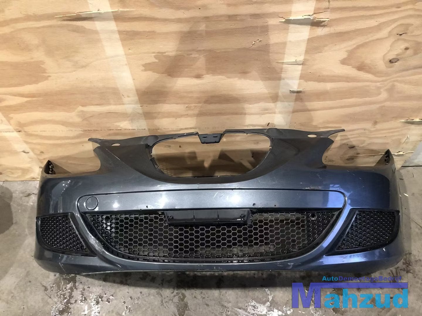 SEAT LEON MK2 2 1P1 Voorbumper donker grijs 2005-2009, Autos : Pièces & Accessoires, Pare-chocs, Autovia A-2, Km 585 585
08760  Martorell, ES