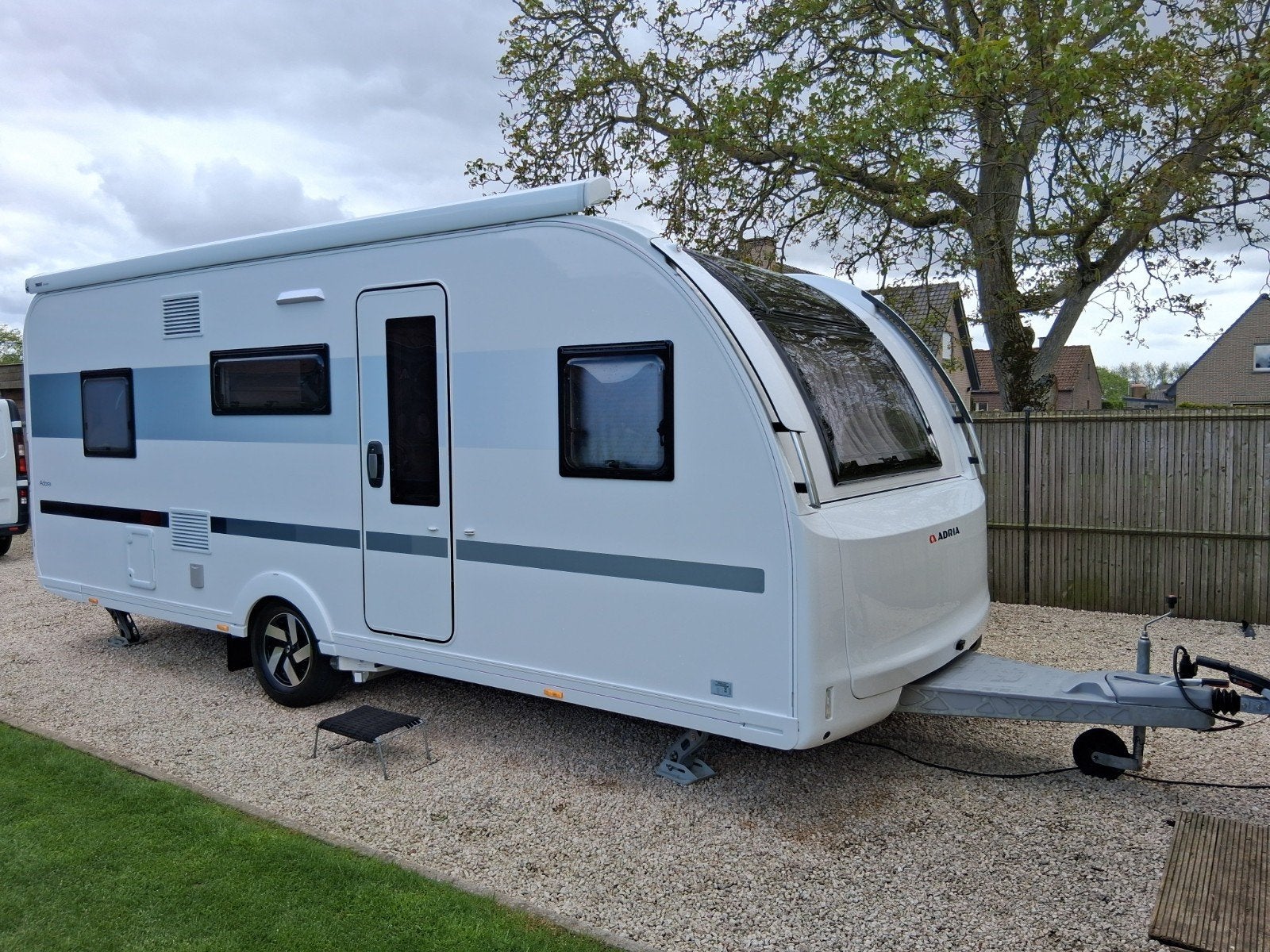 Caravan adria adora 573PT 3stapelbedden mover airco bj 2024, Caravanes & Camping, Caravanes, Particulier, Adria, Auvent