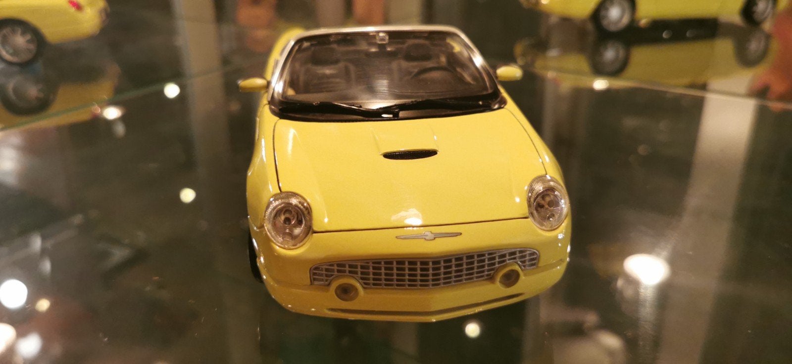 Thunderbird - Maisto 1/18, Hobby en Vrije tijd, Modelauto's | 1:18, Ophalen, Zo goed als nieuw, Auto, Maisto