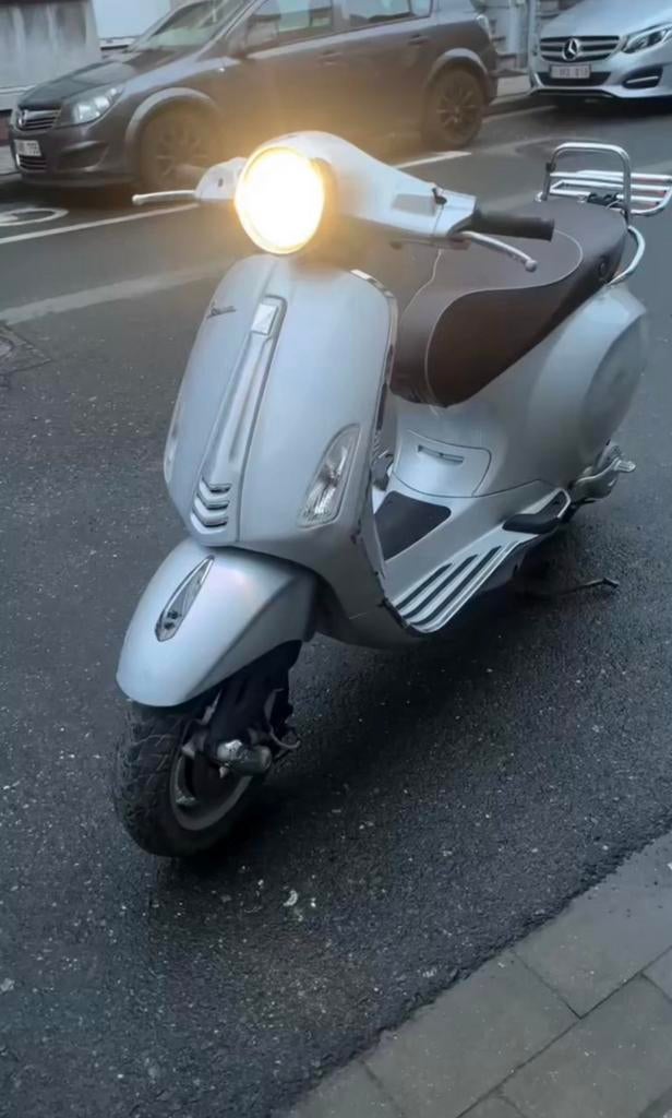 Vespa Primavera 70 Year Anniversary Edition (50cc A-klasse), Fietsen en Brommers, Scooters | Vespa, Ophalen of Verzenden, Zo goed als nieuw