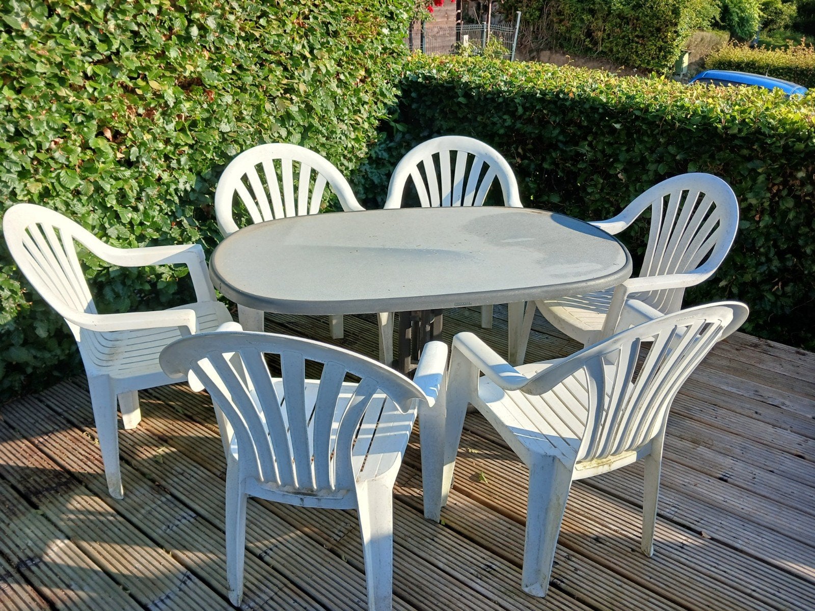 Table et 6 chaises de jardin. Enlèvement région de Durbuy