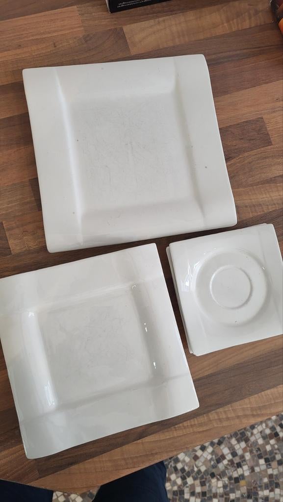 Borden gebruikt wit servies en tassen, Ophalen, Bord(en)