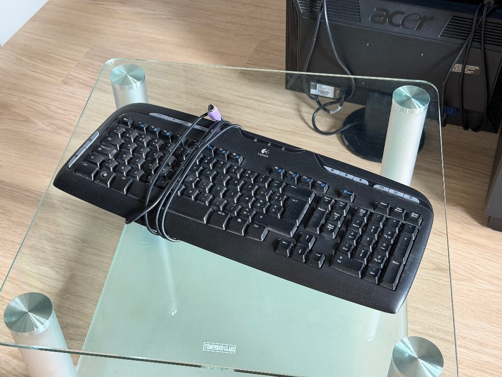 2 oude AZERTY toetsenborden, Computers en Software, Toetsenborden, Ophalen, Gebruikt, Logitech G, Azerty