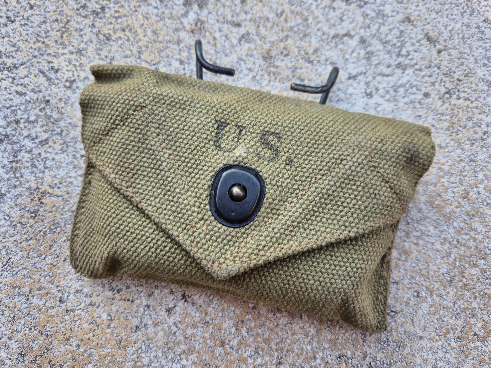 US WWII M1942 First-Aid Pouch + Carlisle First-Aid Packet, Collections, Envoi, Armée de terre