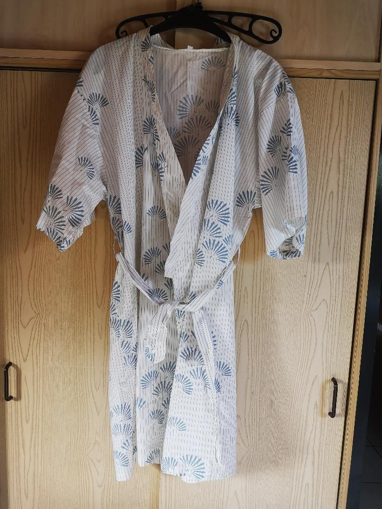 Kimono blanc à fleurs bleues L, Enlèvement ou Envoi