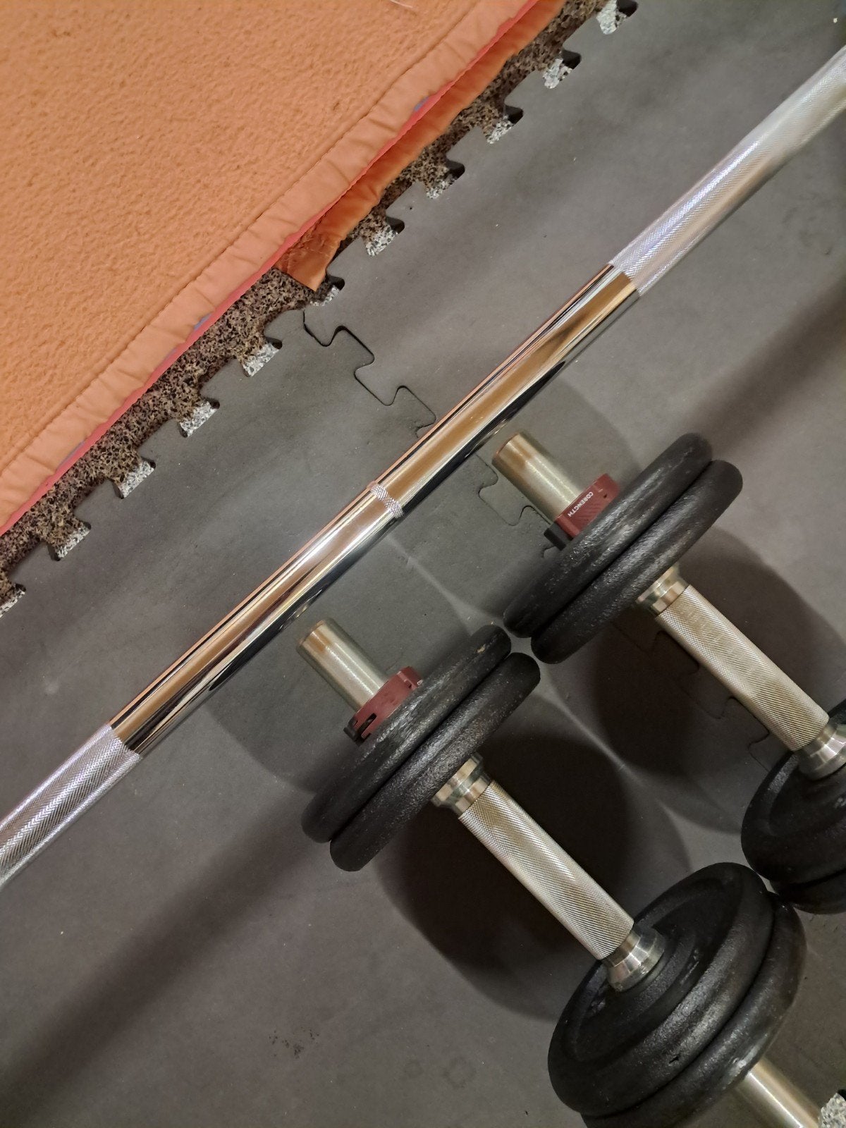 Poids et barre de musculation., Sports & Fitness, Enlèvement, Comme neuf, Bras