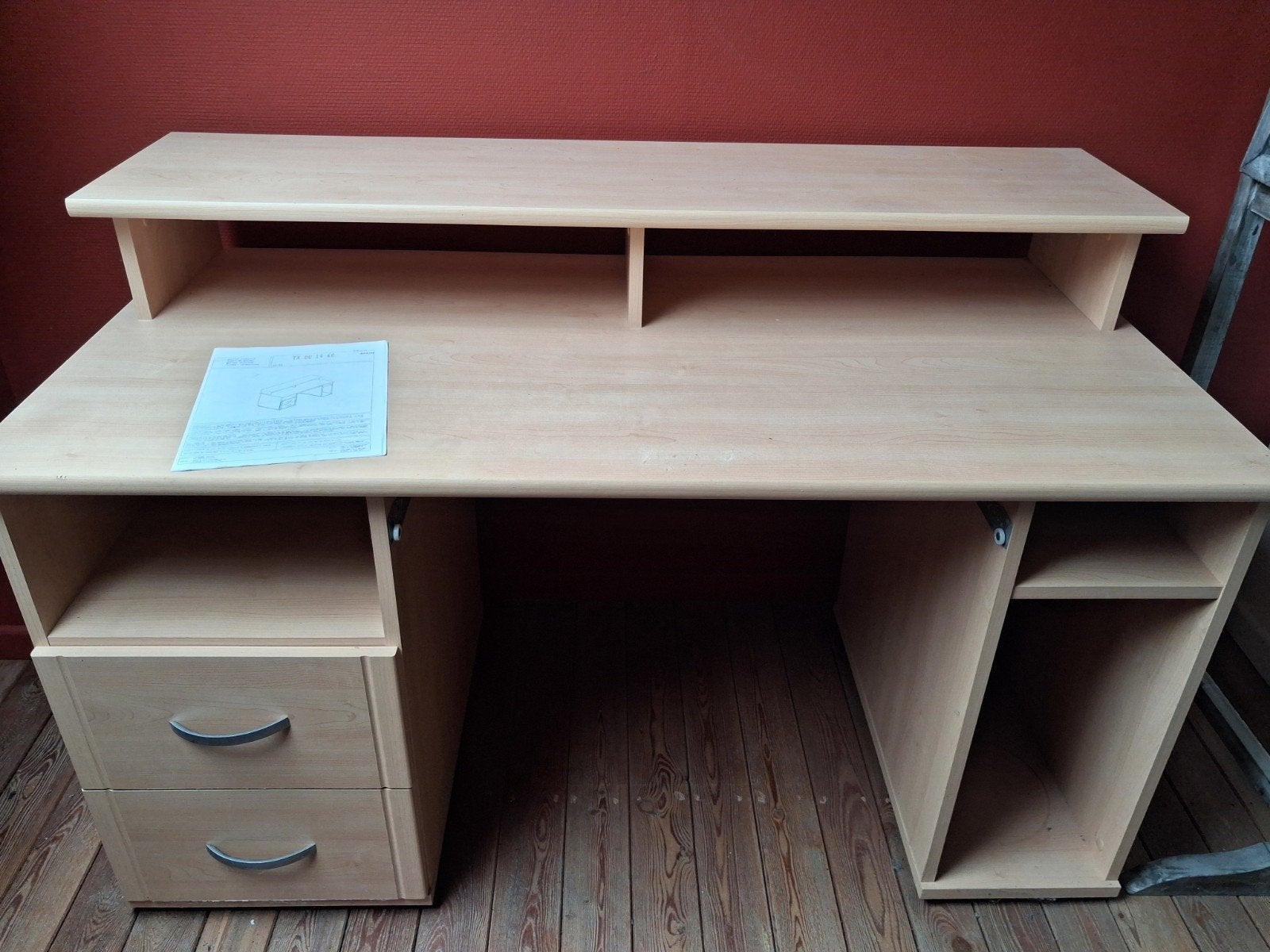 2 stuks identieke bureaus, Enlèvement, Comme neuf, Panneau de particules ou MDF, Bureau d'ordinateur
