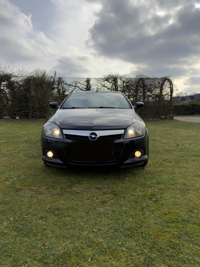 Opel tigra 1.4 benzine, Auto's, Zwart, Cabriolet, Zwart, Handgeschakeld