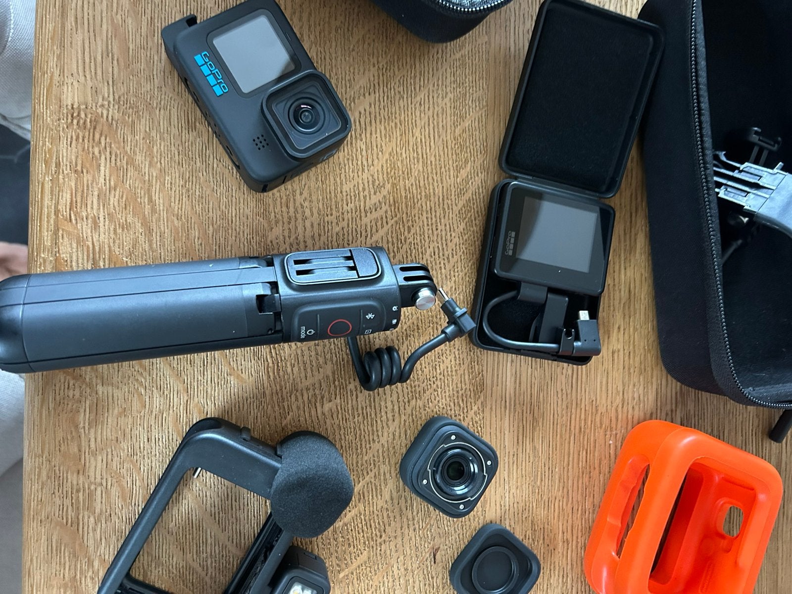 Go Pro Black 10 + Accessoires, Ophalen of Verzenden, Zo goed als nieuw