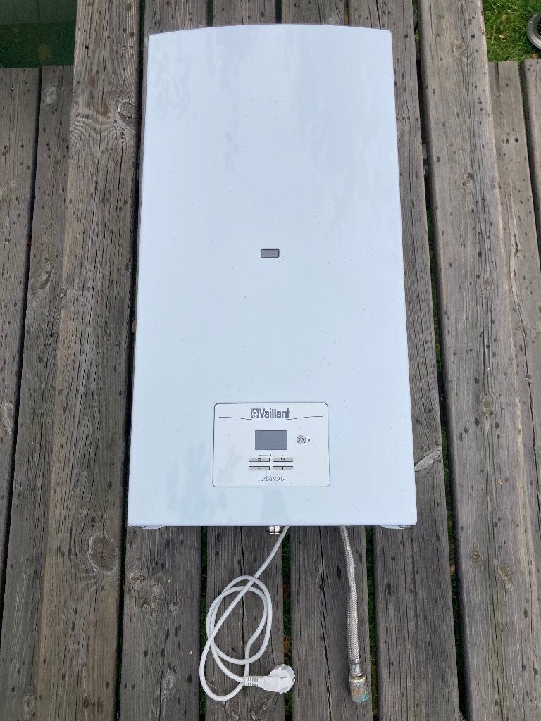 Chauffe-eau instantané Vaillant Turbomag 14L +sortie combust, Bricolage & Construction, Enlèvement ou Envoi, Chauffe-eau, Protection de température de retour (RTS)