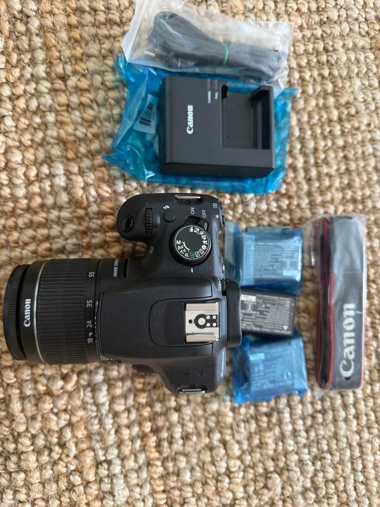 Canon eos 1200d + full accesoire neuf !, Audio, Tv en Foto, Foto | Flitsers, Ophalen, Zo goed als nieuw, Canon