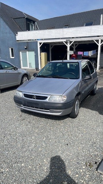 Citroen Saxo 1.1 Benzine 85000km 2de Eigenaar, Auto's, Saxo, Bedrijf, Berline, Zilver of Grijs