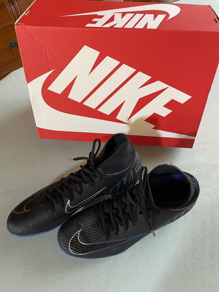 NIKE voetbalschoenen voor harde ondergrond maat 41, Sport en Fitness, Voetbal, Ophalen, Zo goed als nieuw, Schoenen