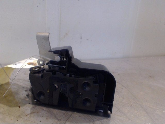 SERRURE DE PORTE RODS ARRIÈRE GAUCHE Ford Focus 2 Wagon, Utilisé, Ford