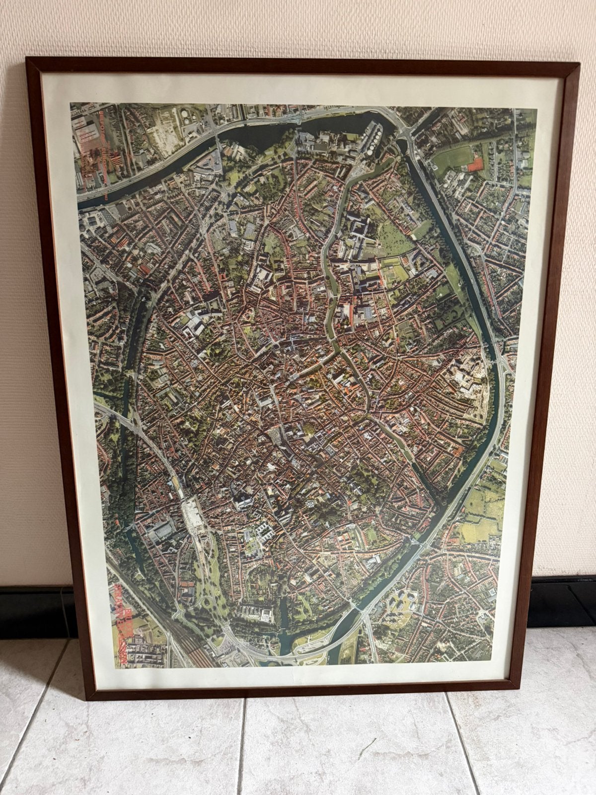 Luchtfoto Brugge ingekaderd, Ophalen