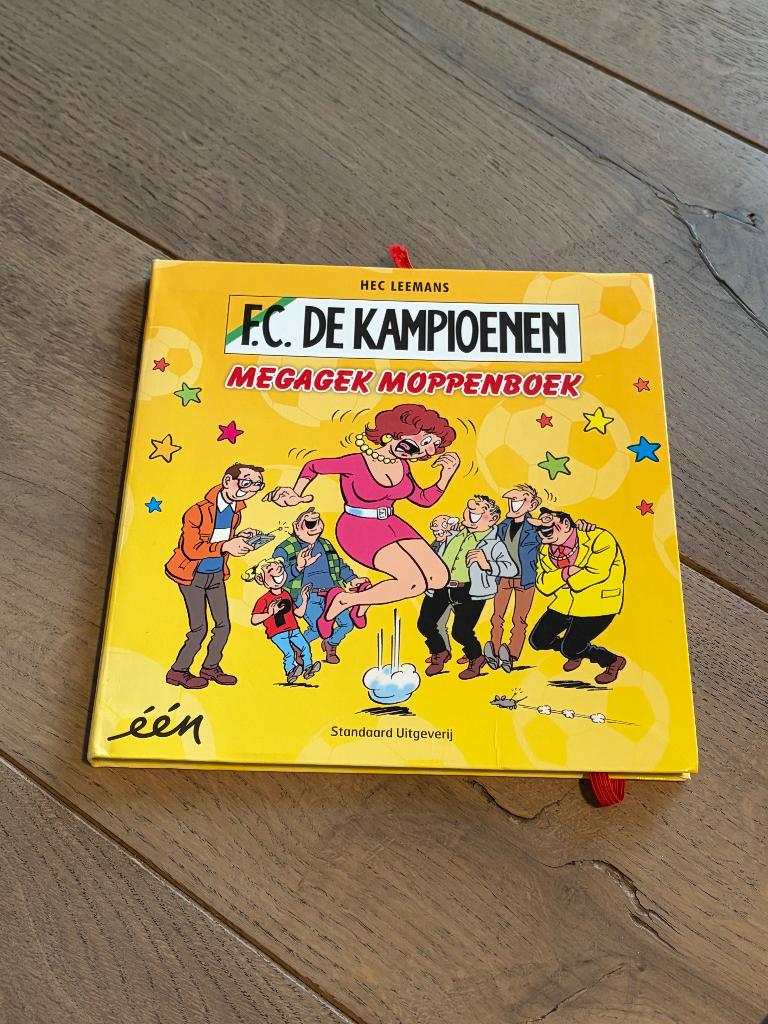 FC De kampioenen - Megagek moppenboek, Ophalen of Verzenden, Gelezen, Fictie algemeen