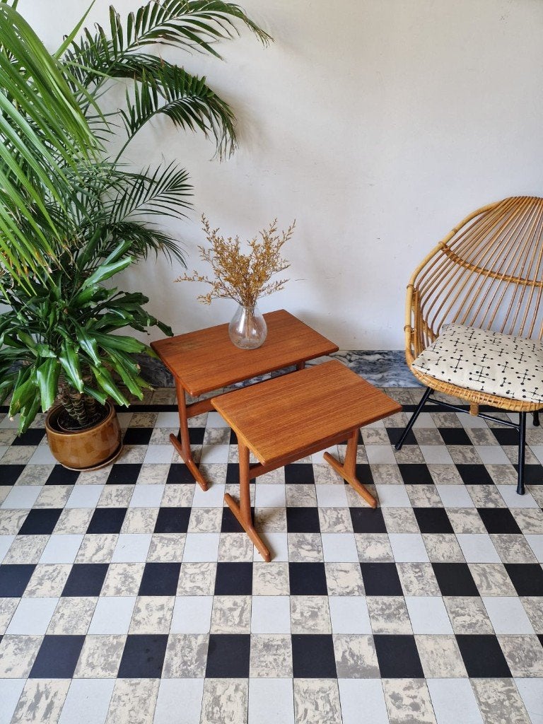 Vintage midcentury Deense nesting tables | bijzettafeltjes, Ophalen, Minder dan 45 cm, Minder dan 55 cm, Gebruikt
