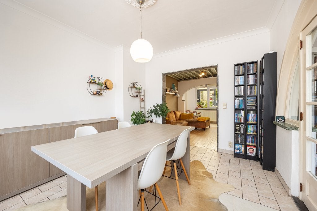 Instapklare semi half open woning met 4 slaapkamers, Immo, Borsbeek, Tot 200 m², Hoekwoning, Provincie Antwerpen