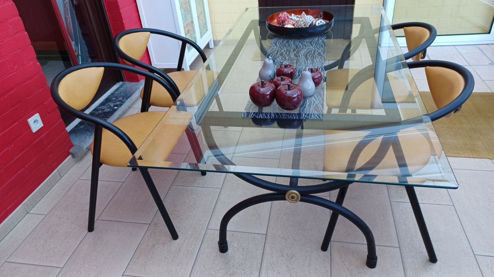 Smeedijzeren tafelkader met glazen tafelblad + 4 stoelen., Tuin en Terras, Ophalen