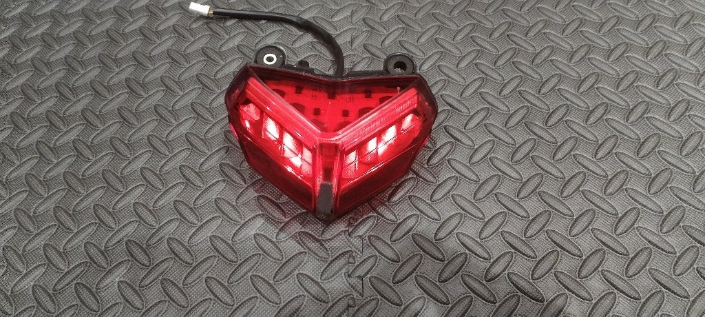 feux arrière ducati 1098 sbk 2008, Enlèvement ou Envoi, Utilisé