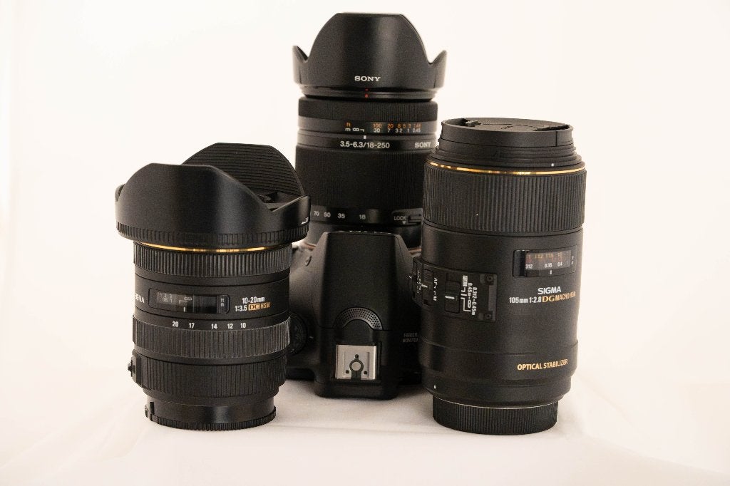 Te koop complete Sony foto set, body en  4 objectieven, Pare-soleil, Enlèvement, Utilisé, 8 fois ou plus