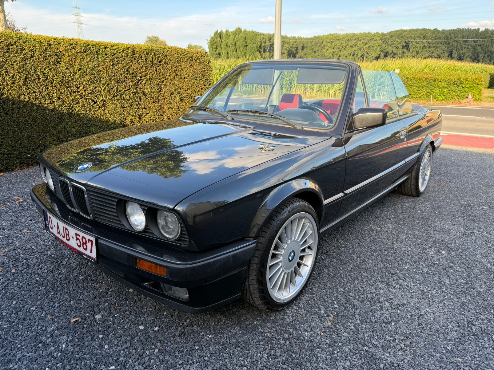 BMW 318i E30 Cabrio in showroom!, Auto's, 4 zetels, Achterwielaandrijving, Cabriolet, Handgeschakeld
