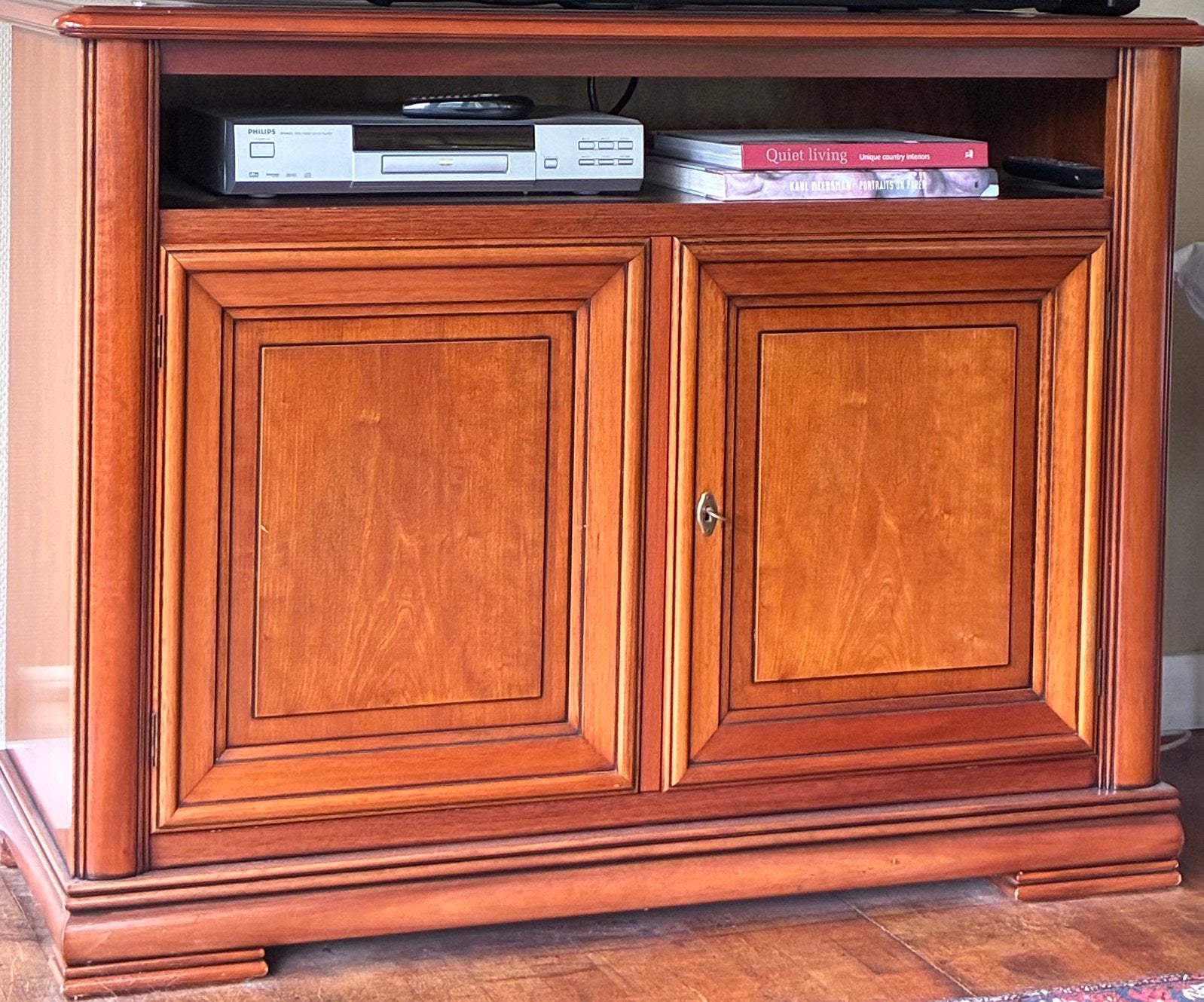 TV kast met laden voor video en andere toestellen, Ophalen, Gebruikt, 100 tot 150 cm, Kersenhout