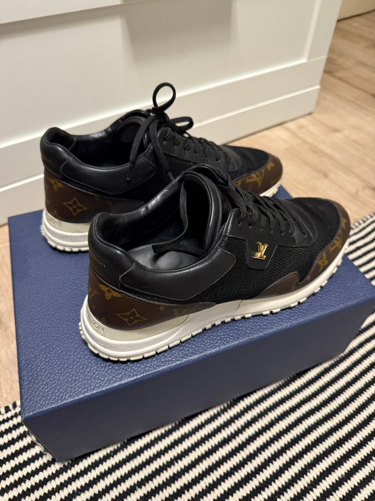 Sneakers Louis Vuitton avec preuve d'achat, etc., Enlèvement ou Envoi, Comme neuf, Brun, Baskets