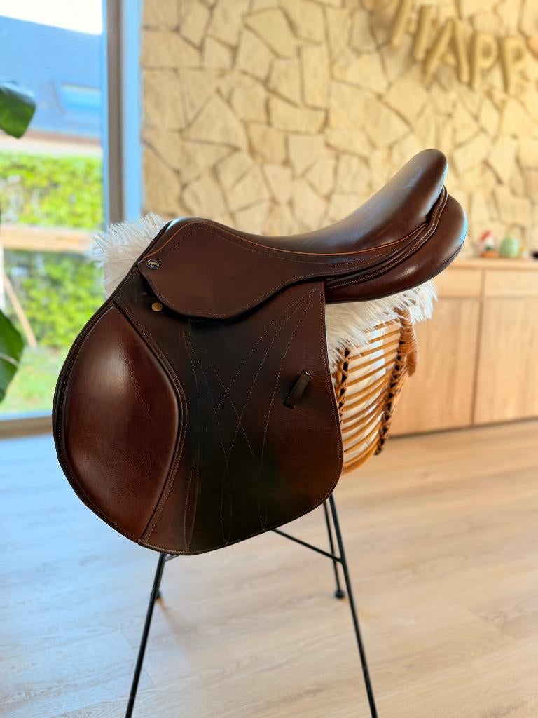 Selle de saut Stübben Siegfried CS 17,5 », Animaux & Accessoires, Chevaux & Poneys | Selles, Utilisé, Obstacle, Enlèvement ou Envoi