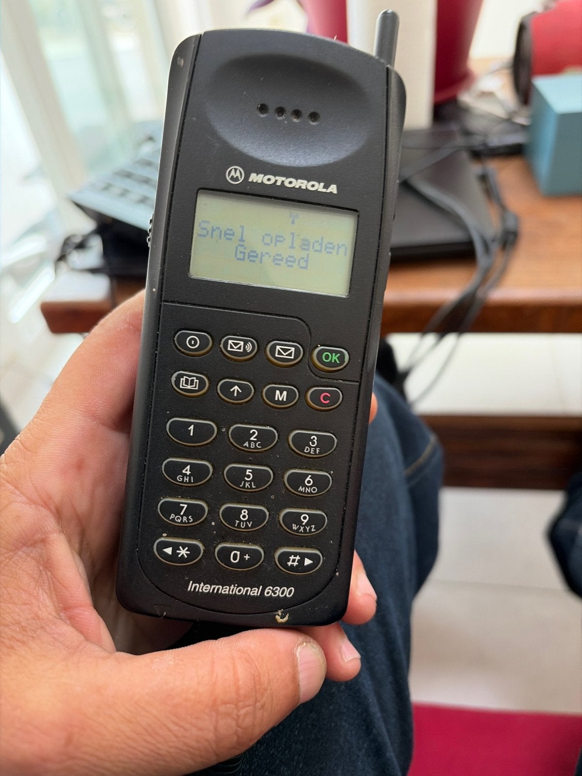 Vintage Motorola International 6300 + Lader, Ophalen of Verzenden, Gebruikt
