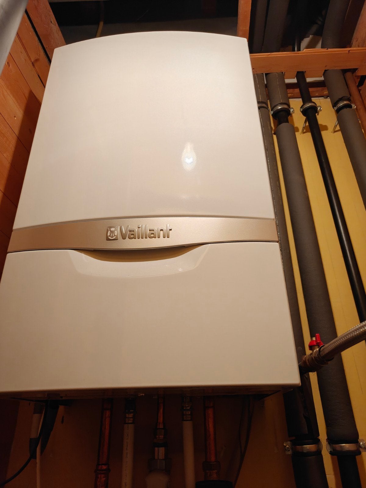 vaillant CV Ecotec plus + extern 150l vat, Doe-het-zelf en Bouw, Ophalen, Aardgas, 100 liter of meer, Terugslagbeveiliging (TTB)
