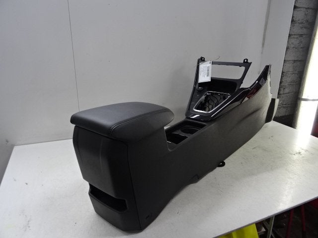 MIDDENCONSOLE Ford Focus 3 Wagon (01-2010/02-2020), Gebruikt, Henry-Ford-Straße  1
50735  Köln, DE, Ford-Werke GmbH, Kunden@ford.com