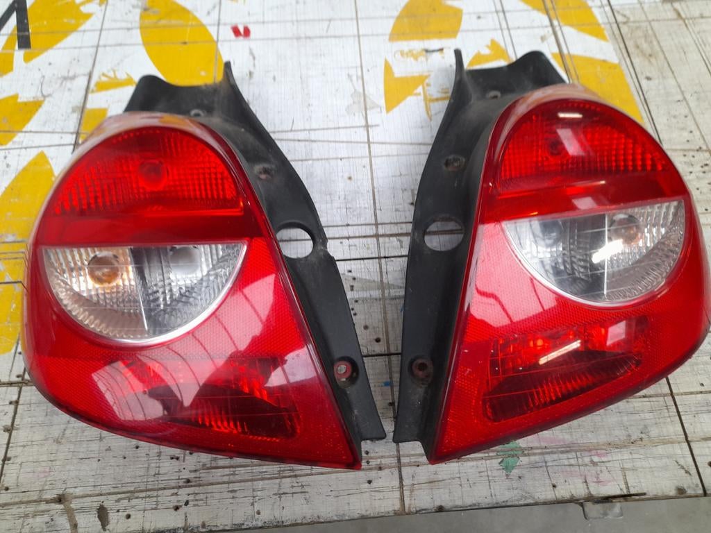 Feux arrières RENAULT CLIO 3 phase 1 // 5060 AUVELAIS, Enlèvement ou Envoi, Utilisé, Renault